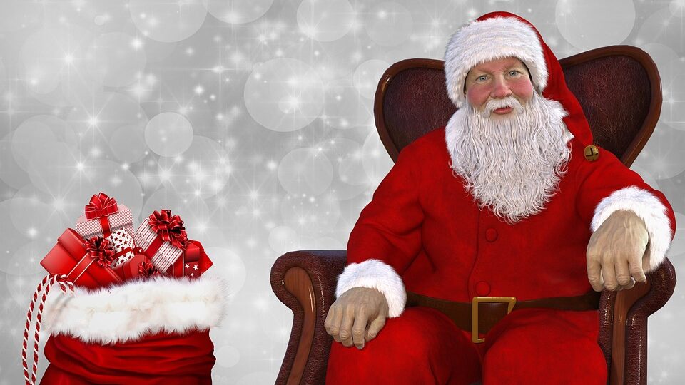 Babbo Natale O San Nicola Qual La Figura Pi Amata Litalia Si Spacca Sul Web Latina News