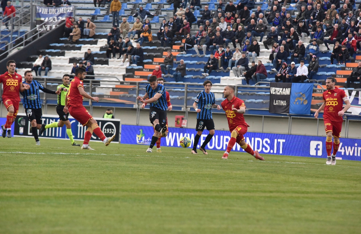 Serie C, Biasci Gol E Il Catanzaro Batte Il Latina Al Francioni ...