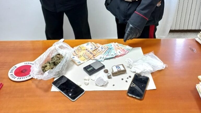 Cocaina, Hashish E Marijuana Pronte Da Spacciare: In Manette Un 36enne ...